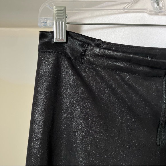 Alice + Olivia x Scoop Faux Leather Metallic Shimmer Black Leggings size 6 - Picture 4 of 11